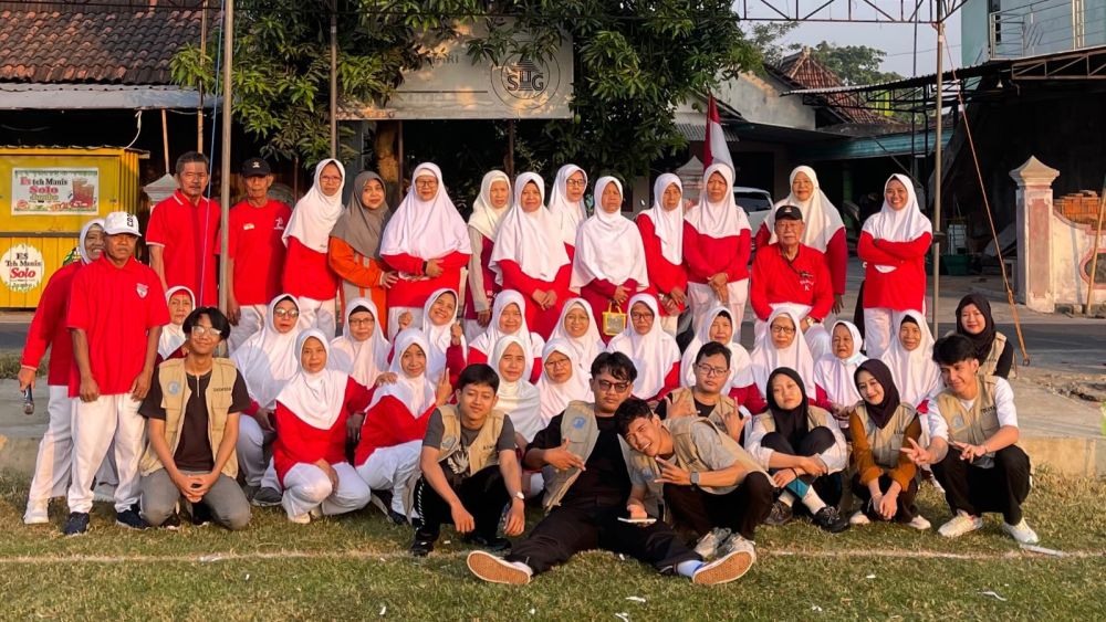 Kegiatan Senam Lansia Bersama Warga Kelurahan Combongan