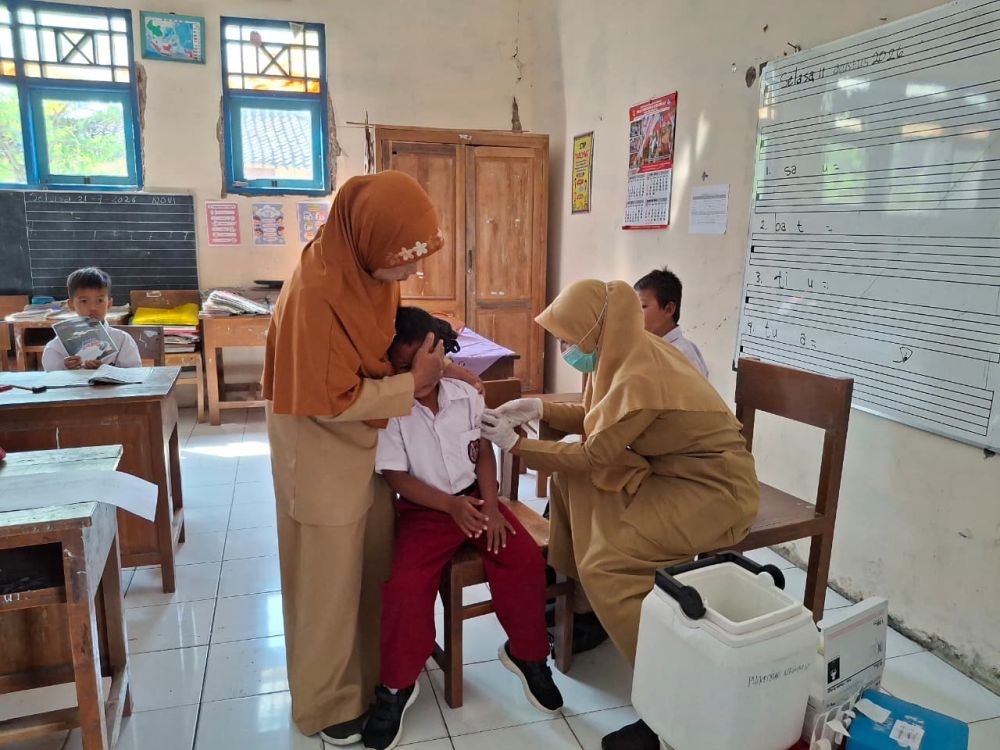 Pelaksanaan Imunisasi Anak Sekolah di SDN 1, 2, dan 3 Combongan