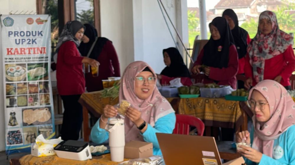 Senam dan Cek Kesehatan Gratis Ibu PKK se-Kelurahan Combongan